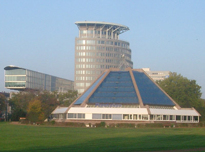 Mannheimer Versicherung und das Planetarium am Europaplatz